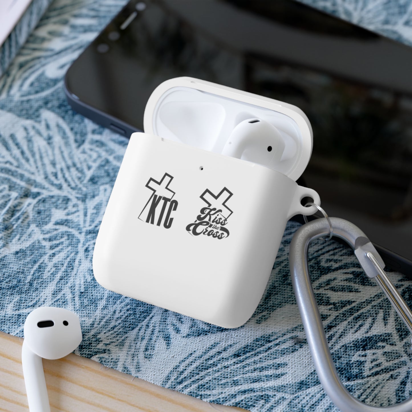 Kiss The Cross - AirPods Case Cover