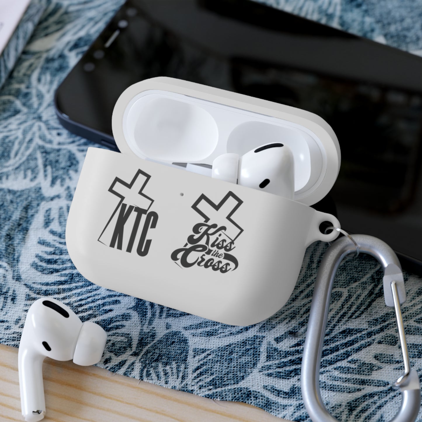 Kiss The Cross - AirPods Case Cover